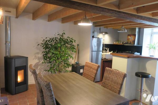 Maison T2 mitoyenne d'un côté - Dépendance - Terrasse - Jardin. 983 m² cadastré.