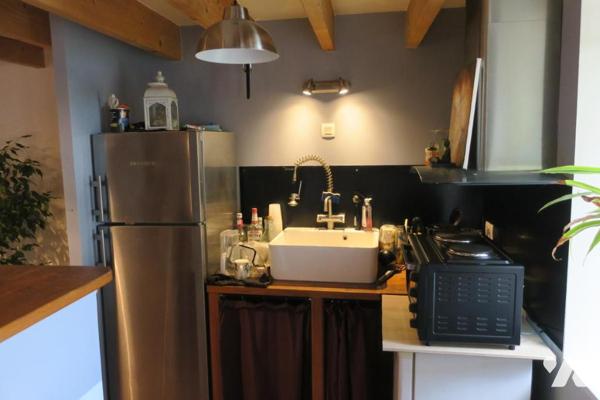 Maison T2 mitoyenne d'un côté - Dépendance - Terrasse - Jardin. 983 m² cadastré.