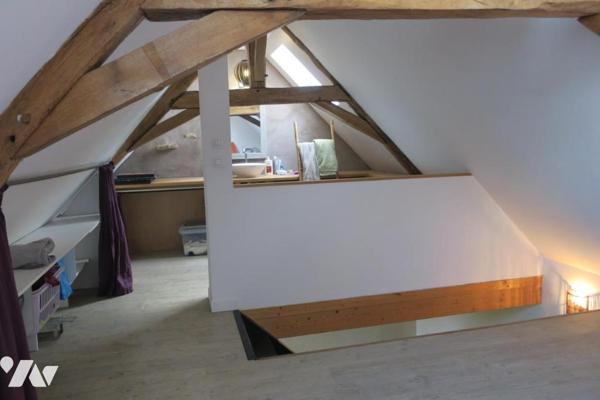 Maison T2 mitoyenne d'un côté - Dépendance - Terrasse - Jardin. 983 m² cadastré.