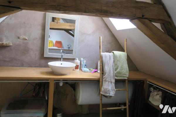 Maison T2 mitoyenne d'un côté - Dépendance - Terrasse - Jardin. 983 m² cadastré.