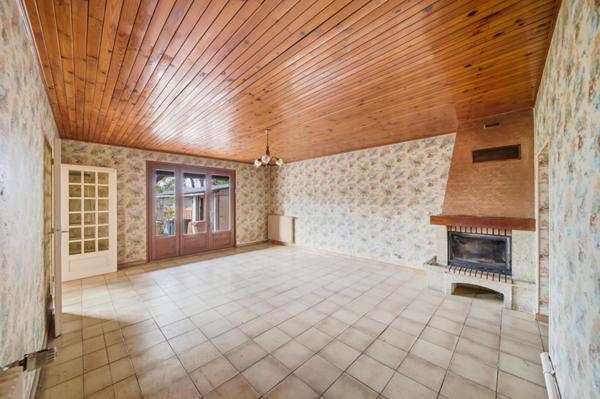 Maison à rafraichir à Chalon Sur Saône de 140 m² avec 5 chambres, dépendances et terrain