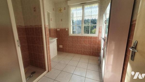 Maison d'habitation dans hameau en campagne