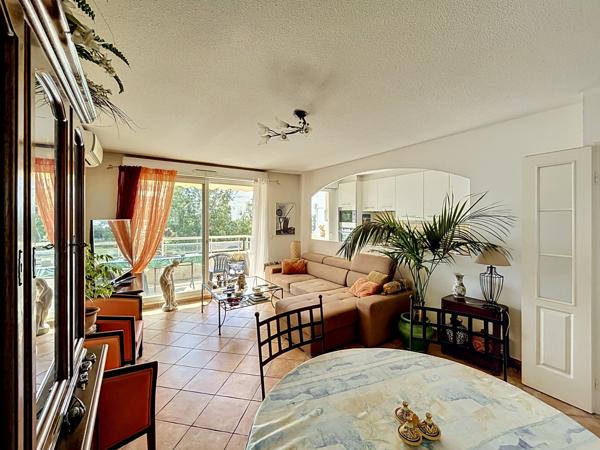 Cannes La Bocca - Appartement 3 pièces - Terrasse - Garage fermé en sous-sol