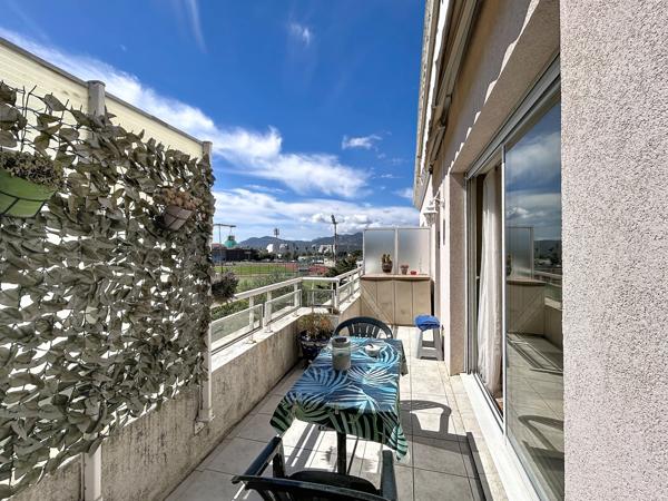 Cannes La Bocca - Appartement 3 pièces - Terrasse - Garage fermé en sous-sol