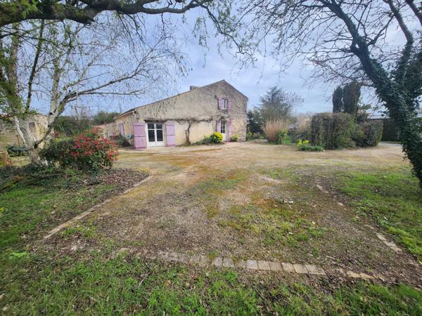 Sainte-Gemme-la-Plaine (85400) Maison en pierre à rénover