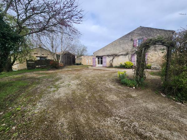 Sainte-Gemme-la-Plaine (85400) Maison en pierre à rénover