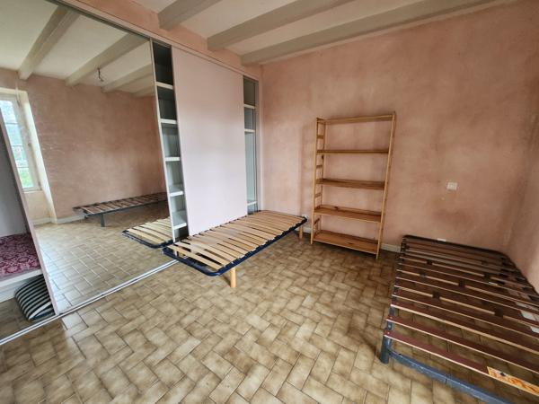 Sainte-Gemme-la-Plaine (85400) Maison en pierre à rénover