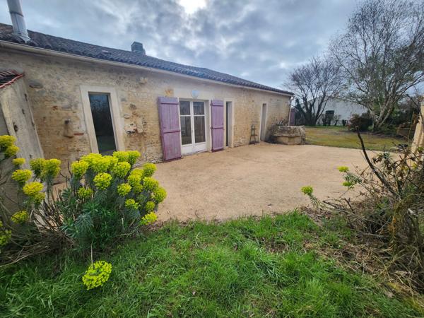 Sainte-Gemme-la-Plaine (85400) Maison en pierre à rénover