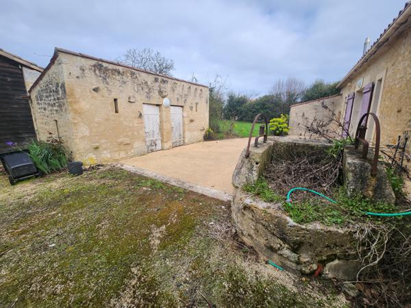 Sainte-Gemme-la-Plaine (85400) Maison en pierre à rénover