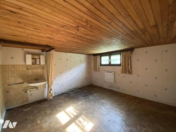 PAVILLON SUR SOUS/SOL A RENOVER