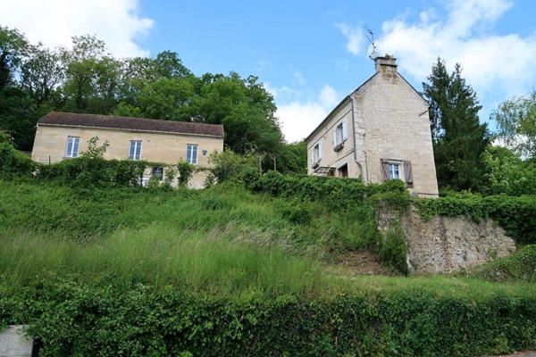 CHARS MEME. GARE ET COMMERCES SUR PLACE. ENSEMBLE IMMOBILIER