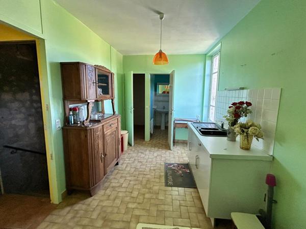 CHARS MEME. GARE ET COMMERCES SUR PLACE. ENSEMBLE IMMOBILIER