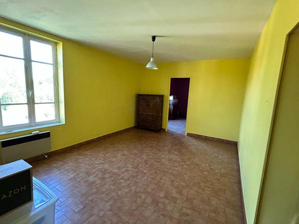 CHARS MEME. GARE ET COMMERCES SUR PLACE. ENSEMBLE IMMOBILIER
