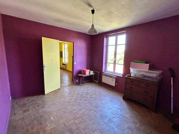CHARS MEME. GARE ET COMMERCES SUR PLACE. ENSEMBLE IMMOBILIER