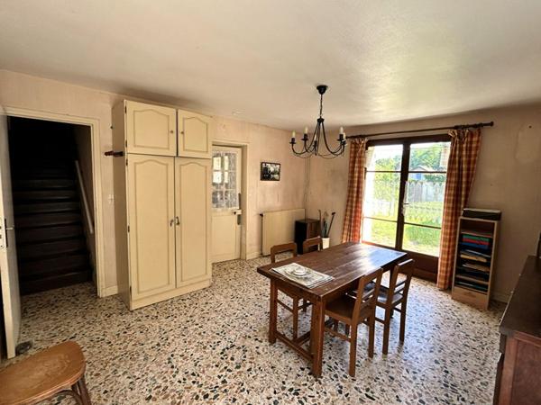 CHARS MEME. GARE ET COMMERCES SUR PLACE. ENSEMBLE IMMOBILIER