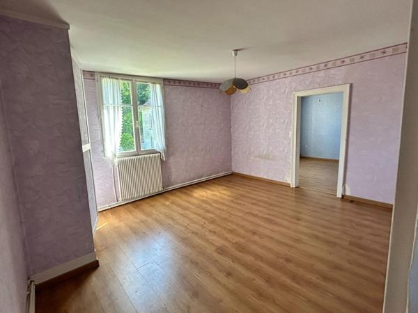 CHARS MEME. GARE ET COMMERCES SUR PLACE. ENSEMBLE IMMOBILIER