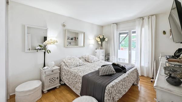 MAISON DE CHARME SUR SOUS-SOL ET T1 AVEC ACCÈS PRIVATIF