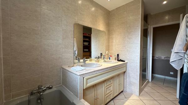 Maison contemporaine 6 pièces de 144M2 sur terrain 800M2