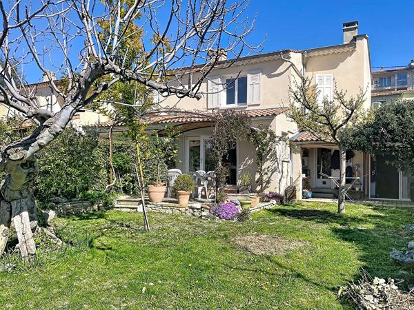 Maison Manosque, 4 pièces 87 m², terrasse, garage et jardin attenant