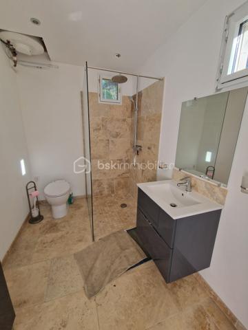 Magnifique villa de plain pied de construction traditionnelle édifiée sur 1900 m2 environ de terrain.
Située dans un cadre agréable associé au calme et à la tranquillité absolue, cette maison offre des volumes spacieux et lumineux, orientée plein sud pour profiter pleinement de la lumière naturelle.
Elle combine confort et fonctionnalité, sa pièce de vie vous offre un espace agréable et chaleureux de son vaste hall accueillant,
une cuisine séparée, aménagée et équipée ouvrant sur une terrasse avec barbecue en dur, une arrière cuisine, une grande salle d'eau/bain, 3 belles chambres.
Vous l'aurez compris, cette villa dispose de tout le confort nécessaire avec des finitions soignées et de belle factures.
A l'extérieur, pour des moments inoubliables en famille ou entre amis, une magnifique piscine au sel n'attend que vous! Poolhouse avec cuisine aménagée et équipée, toilette et douche! Tout est pensé, vous n'avez rien à ajouter!
La pépite est ce très bel appartement indépendant récent, moderne et très confortable de type 2, aucun travaux à prévoir!
Le plus: Un immense sous sol aménagé avec un double garage, une douche, une buanderie et une cave! et avec la possibilité d'aménagé un second appartement!

Les photos sont à venir!

Ne manquez pas l'occasion de visiter cette belle propriété!
Contactez moi pour plus de renseignements!