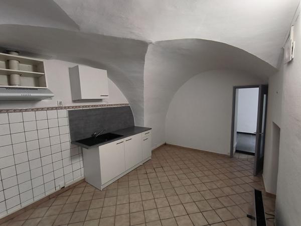 MARGUERITTES - Appartement 2 PIECES AVEC COUR