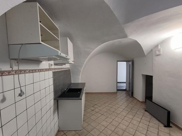 MARGUERITTES - Appartement 2 PIECES AVEC COUR