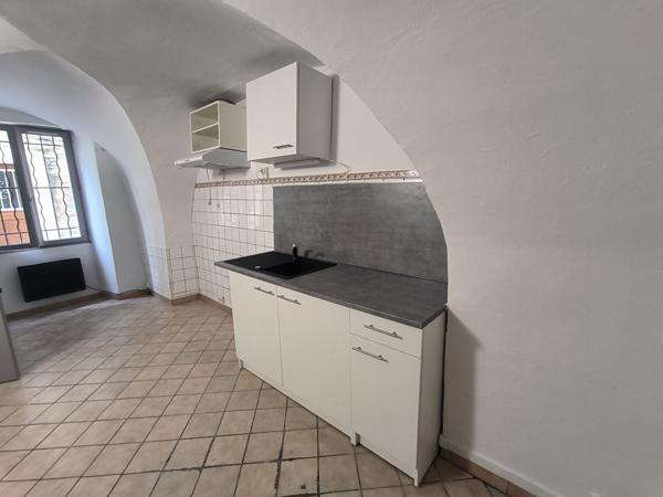 MARGUERITTES - Appartement 2 PIECES AVEC COUR