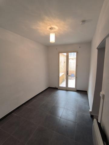 MARGUERITTES - Appartement 2 PIECES AVEC COUR