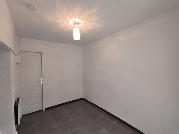 MARGUERITTES - Appartement 2 PIECES AVEC COUR