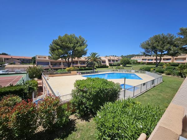 LE PRADET La Garonne - Appartement de type 2 - Parking - Emplacement privilégié à proximité de la plage.