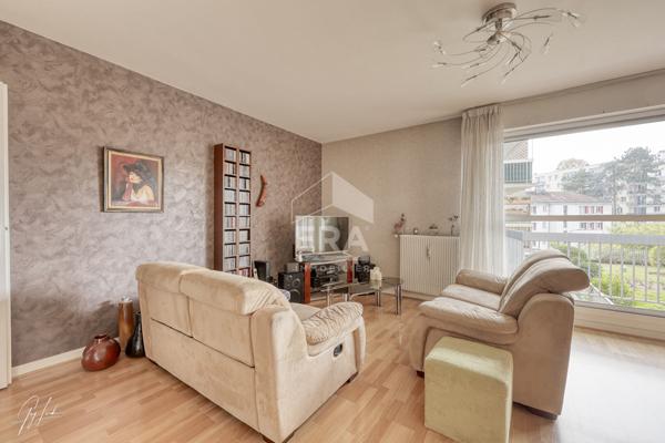 Exclusivité ERA - Appartement traversant lumineux avec balcon, box et cave à deux pas du centre et de Brancas