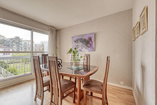 Exclusivité ERA - Appartement traversant lumineux avec balcon, box et cave à deux pas du centre et de Brancas