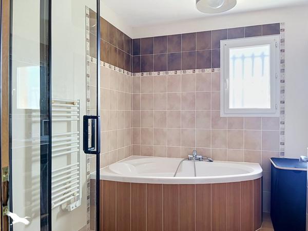 Maison 389 610 € Gigean 6 p 121 m² DPE B