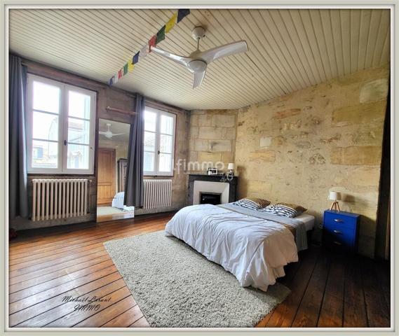 Maison en pierre de 146 m² à 50 m de la Place Camille Jullian