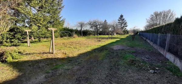 Terrain à Batir à vendre à Huisseau-sur-Cosson dans le Loir-et-Cher (41350), ref : 022/1161