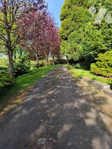Belle propriété avec terrain, piscine et dépendances