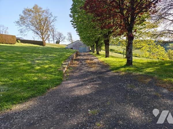 Belle propriété avec terrain, piscine et dépendances