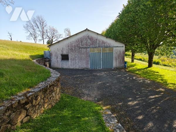 Belle propriété avec terrain, piscine et dépendances