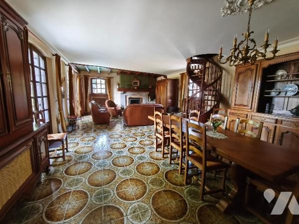 Belle propriété avec terrain, piscine et dépendances