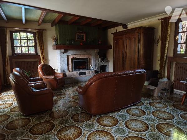 Belle propriété avec terrain, piscine et dépendances