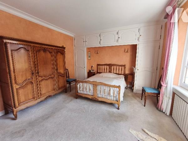 Belle propriété avec terrain, piscine et dépendances