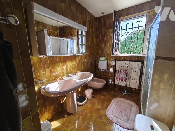 Belle propriété avec terrain, piscine et dépendances