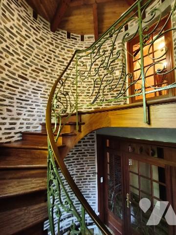 Belle propriété avec terrain, piscine et dépendances