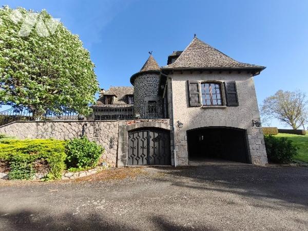 Belle propriété avec terrain, piscine et dépendances