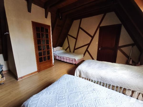 Belle propriété avec terrain, piscine et dépendances