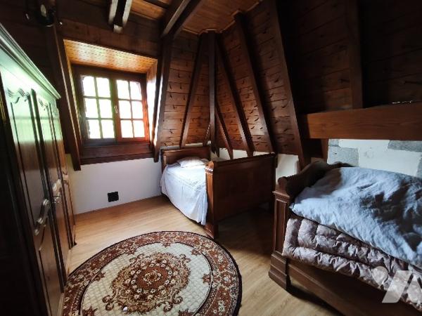 Belle propriété avec terrain, piscine et dépendances