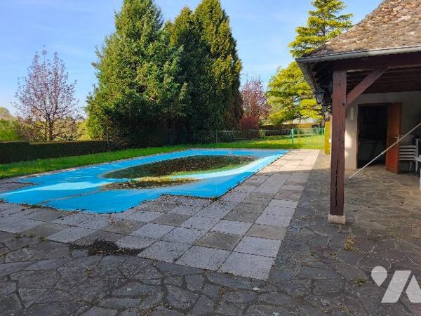Belle propriété avec terrain, piscine et dépendances