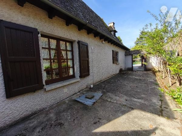 Belle propriété avec terrain, piscine et dépendances