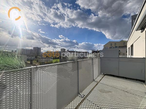 Vente
                Appartement62 m² - 3 Pièces -
                    IVRY SUR SEINE (94200)