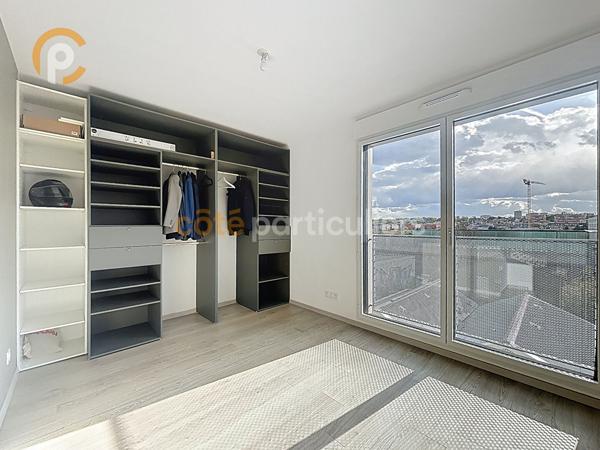 Vente
                Appartement62 m² - 3 Pièces -
                    IVRY SUR SEINE (94200)